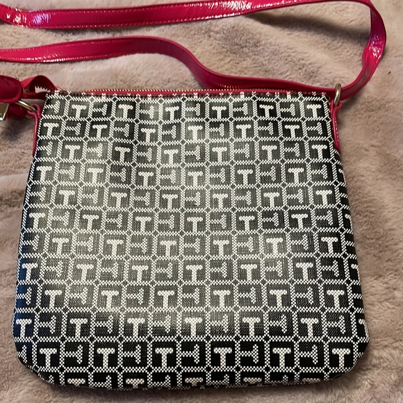 Adorable Tommy Hilfiger purse - Picture 7 of 7